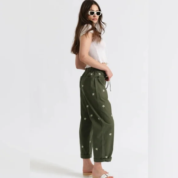 NWT DAZE DENIM Petite Villa Pant in Bronze Green Daisy - Picture 3 of 10